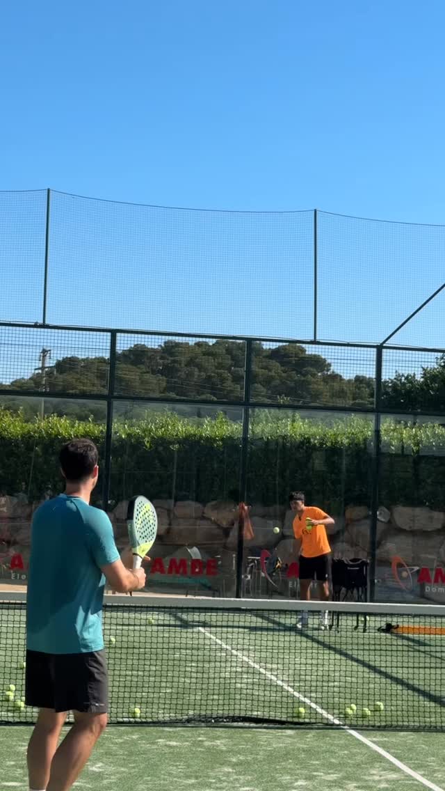 Estàs cansat de perdre partits?
Tenir professionals que han passat pel que tu estàs passant és la manera de millorar el joc i sentir-te més segur a la pista.
Fer classes no només millora la tècnica i el cop, et dona una oportunitat d’evolucionar i corregir hàbits, per això adaptem cada sessió a les teves necessitats sigui quin sigui el teu nivell.
Ens veiem a pista?
#classespadel #ctcostabrava #padelcostabrava #padelclub
