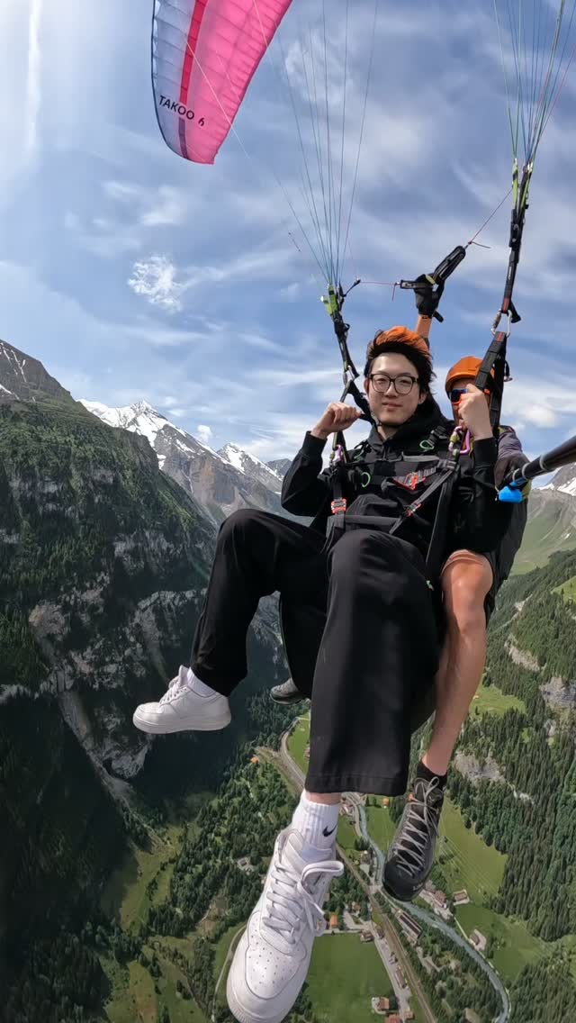 🇨🇭 Switzerland from a different perspective.
Some memories stay with you forever 🪂✨
Who would you bring with you?
📍 Kandersteg, Switzerland
#Switzerland
#VisitSwitzerland
#SwissAlps
#Kandersteg
#oeschinensee
